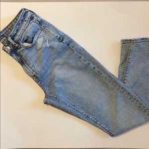 American Eagle mom jean